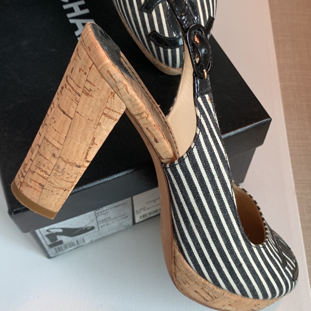 CHANEL 🖤 Black White Stripe Patent CC Logo Cork Canvas Slingback Platform Heel - Picture 3 of 16